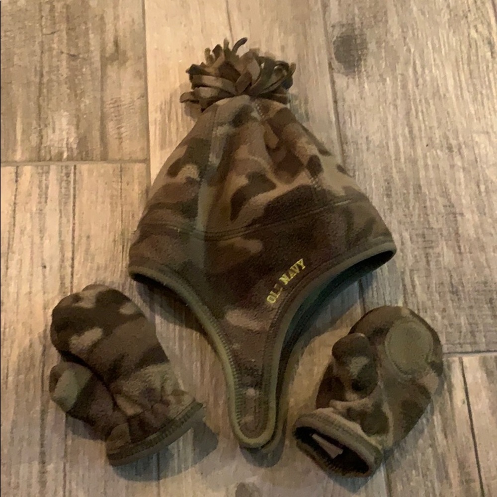 Old Navy camo microfleece hat & mitten bundle, S